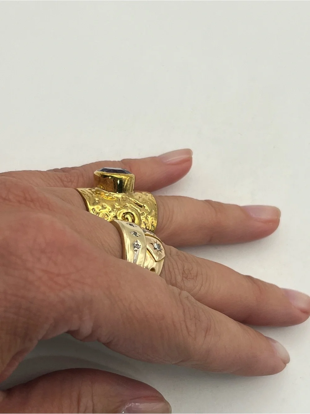 Italy wide textured gold tone band ring size 5 purple glass stone vintage